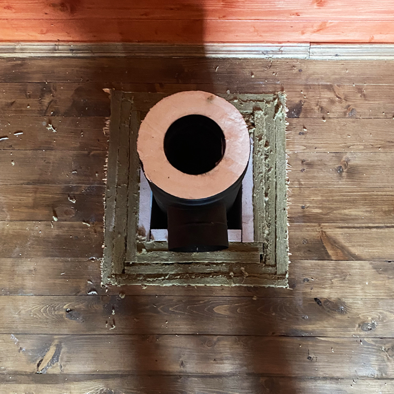   Монтаж печи Guca ARINA для обогрева двухэтажного дома (миниатюра)