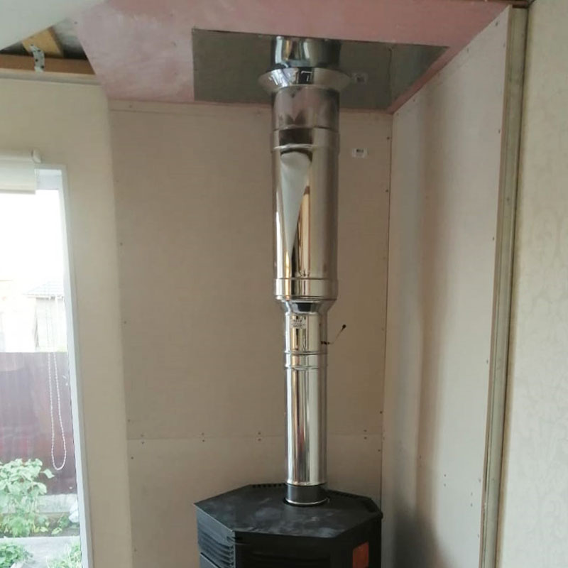   Монтаж печи-камина Мета Варяг (миниатюра)